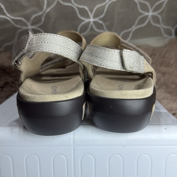 (S3) Aravon Women's Power Comfort Three Strap Heeled Sandals, Size 11 - Picture 5 of 11